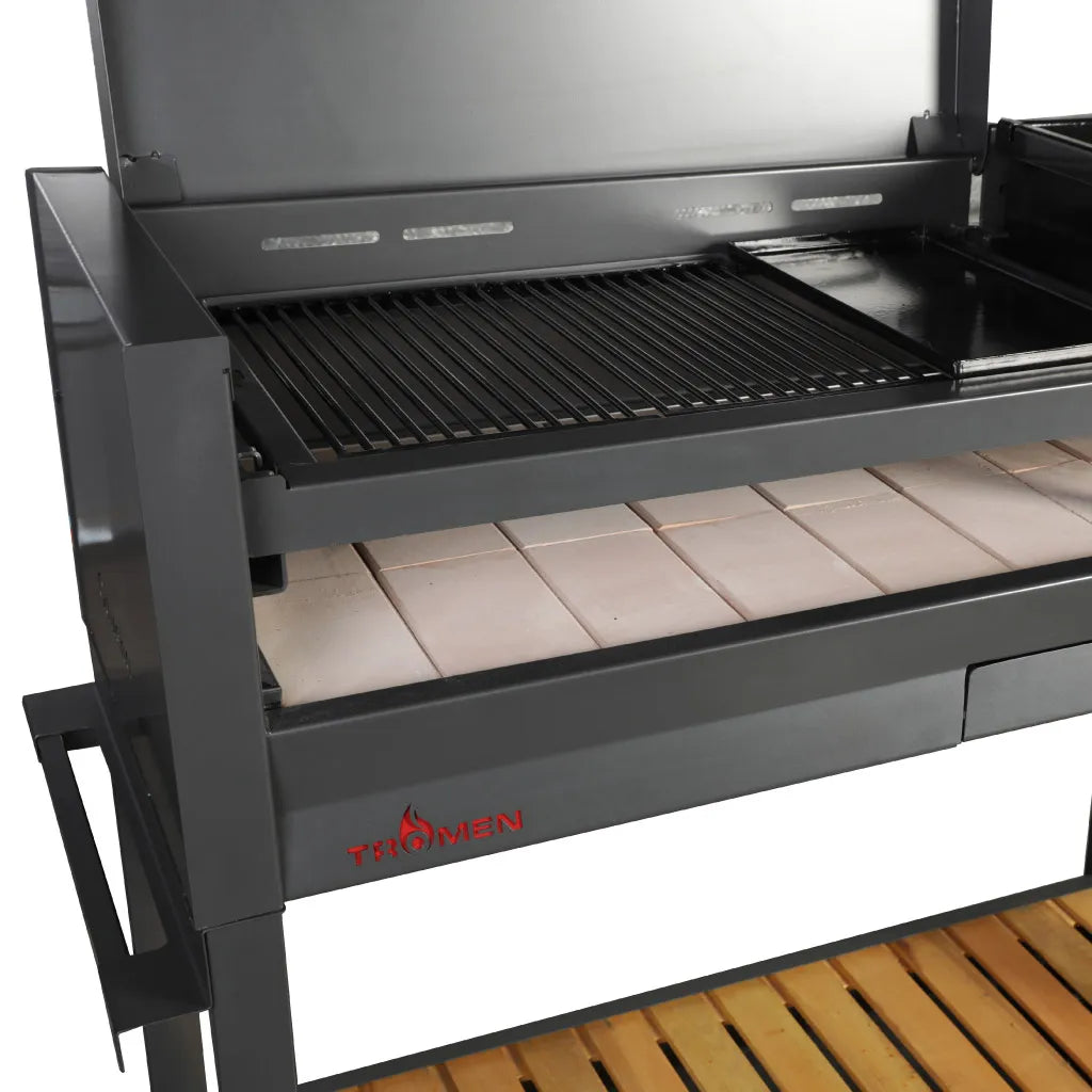 Tromen Gaucha Grill - Open Lid